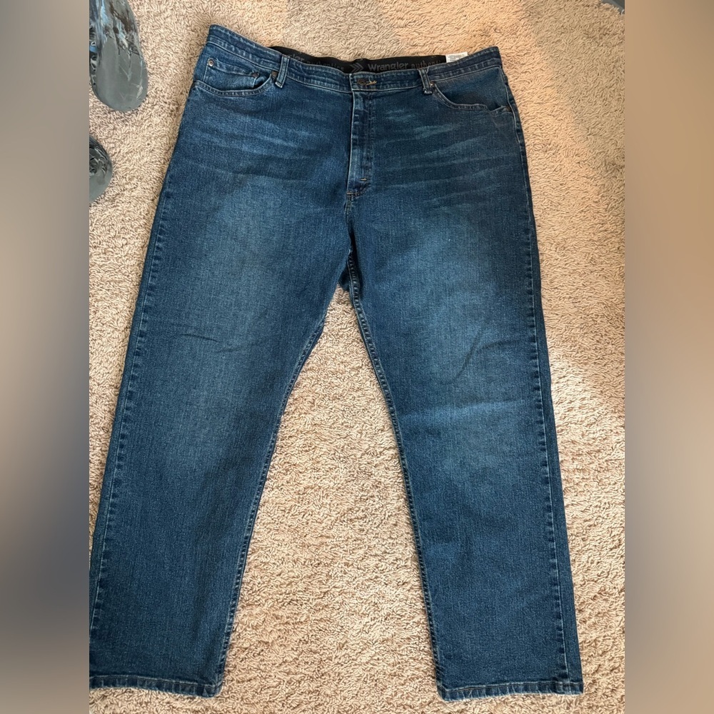 Wrangler Blue Relaxed Jeans Classic Fit